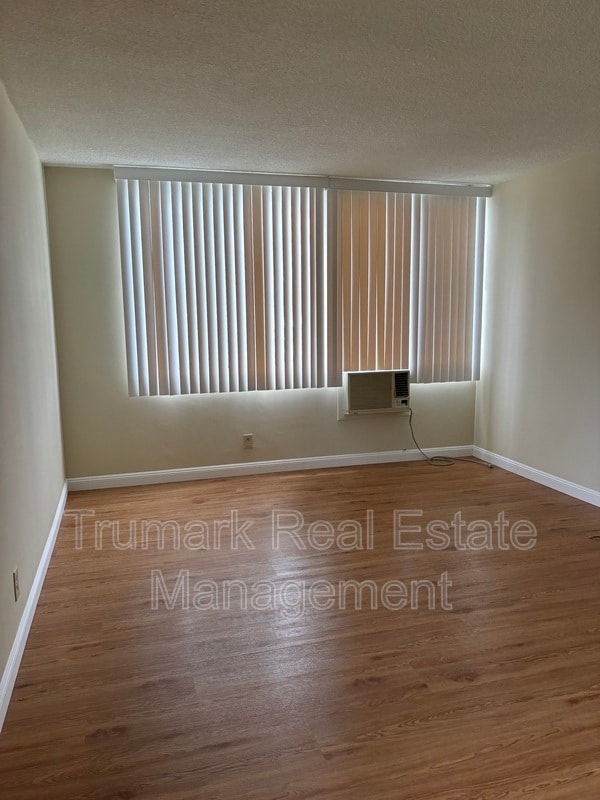 Foto del edificio - 3830 Orangedale Ave