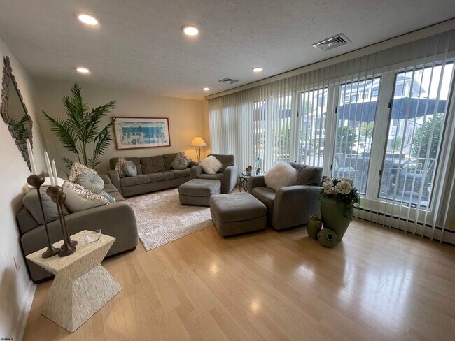 Building Photo - 9 N Harding Ave
