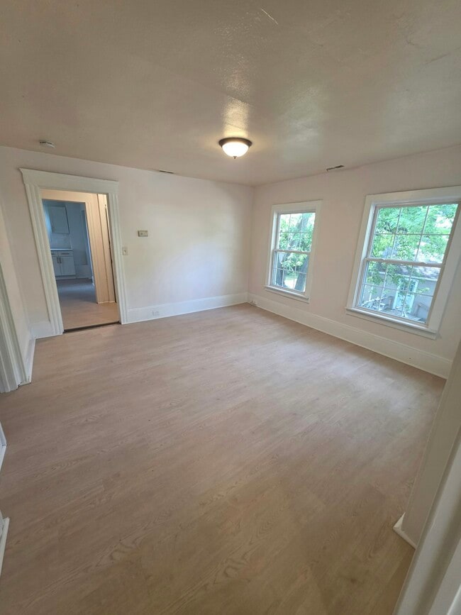 Building Photo - 2049 W 85th St