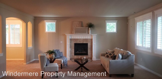 Building Photo - 4717 E Maple Ln Cir NW