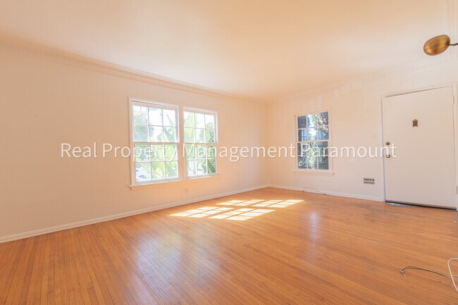 Building Photo - 1460 S Orange Grove Ave
