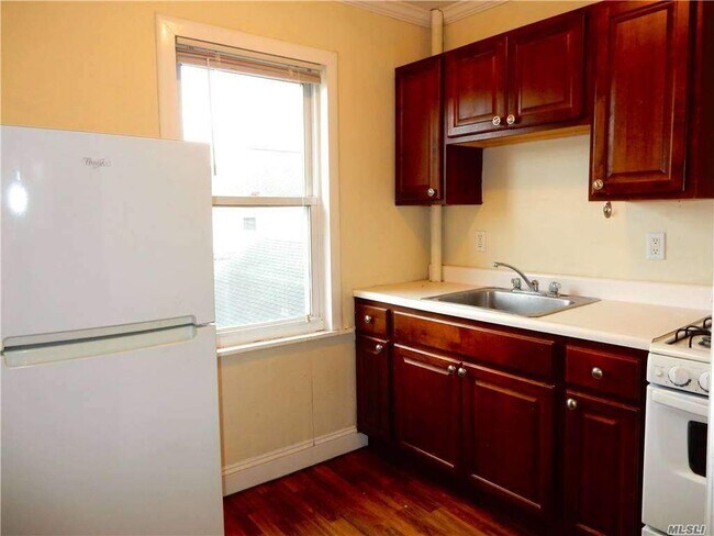Building Photo - 39 Plainfield Ave