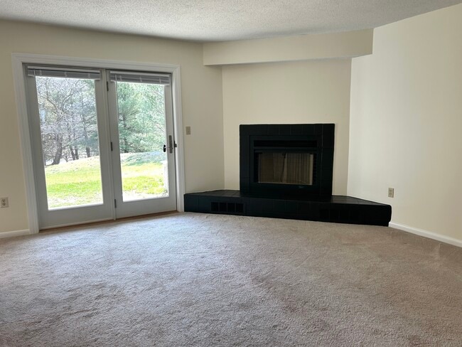 Building Photo - 405 Tuckers Ln