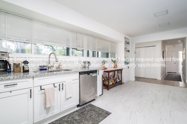 Foto del edificio - 3 Bed in Alexandria Available