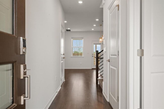 Building Photo - 2902 Tavern Dr
