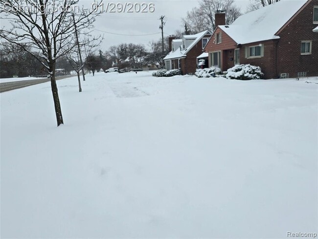 Foto del edificio - 27231 Five Mile Rd