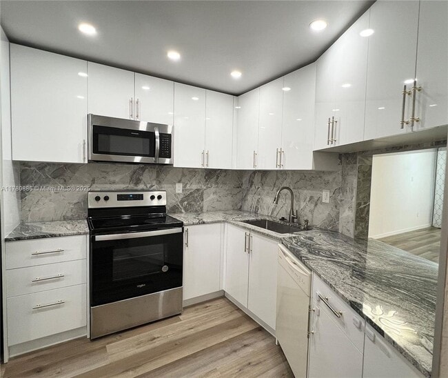 Foto del edificio - 1750 NE 191st St