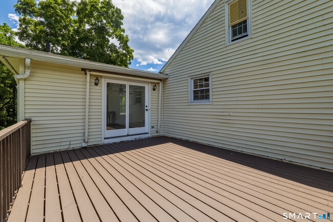 Building Photo - 945 Glastonbury Turnpike