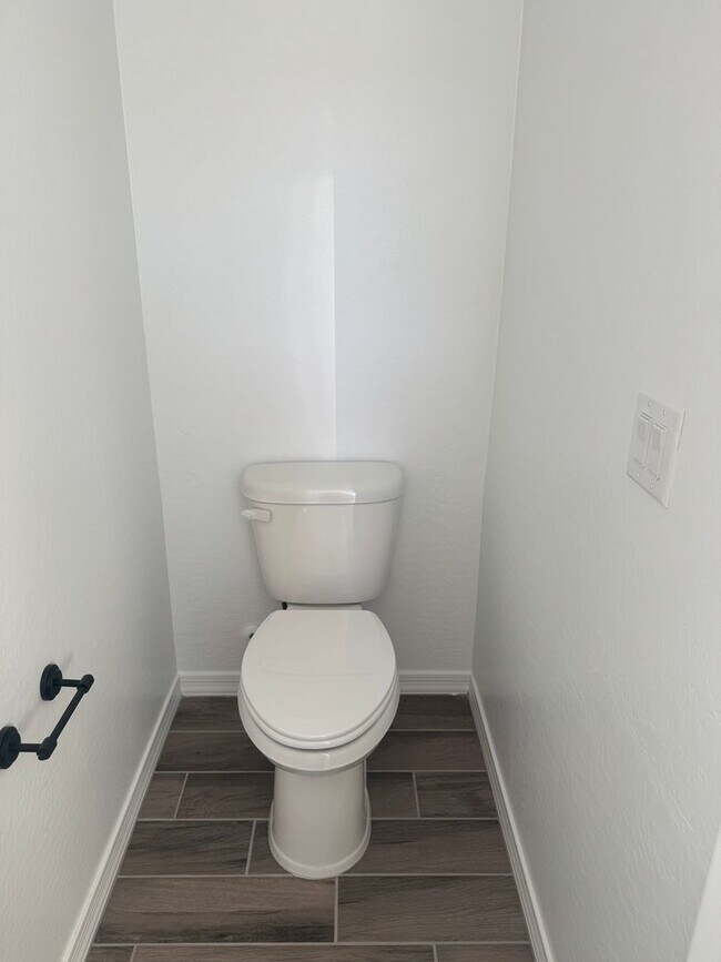 Building Photo - BRAND NEW 5 BEDROOM HOME IN VISTANCIA