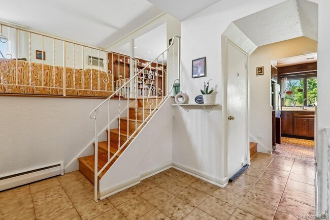 Building Photo - 181 Finmor Dr
