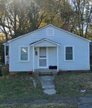 Building Photo - 703 Engleside St