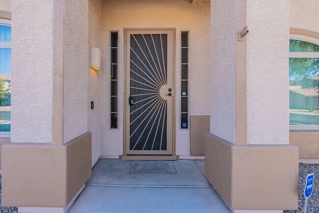 Foto del edificio - 4-Bedroom Pool Home Minutes from Arrowhead Shopping & Dining