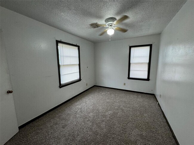 Foto del edificio - 3228 NE 15th St