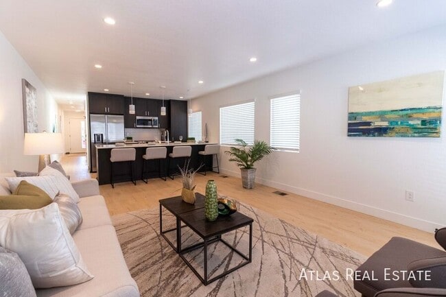 Building Photo - Immaculate, Energy Efficient, Home - Ready...