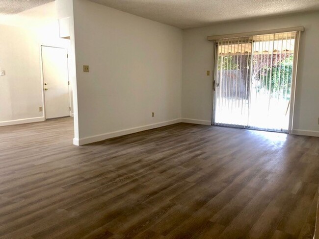 Building Photo - Clean 4 bedroom, 2 bath home in Orangevale