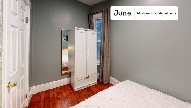 Foto del edificio - Room in Shared 7 bed/2 bath home