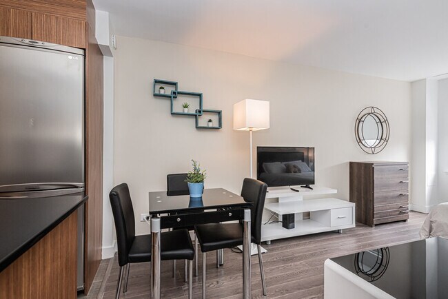 Building Photo - 3527 Rue de la Montagne