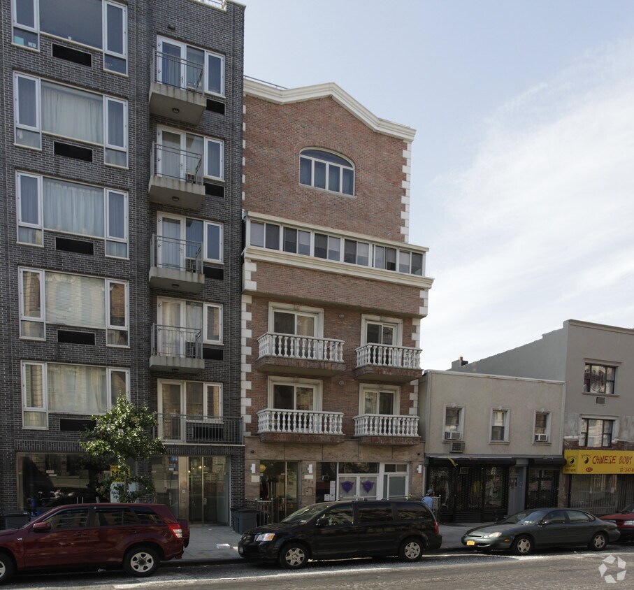 Foto del edificio - 628 Metropolitan Ave