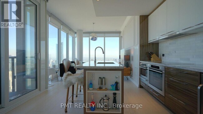 Building Photo - 488 University Ave