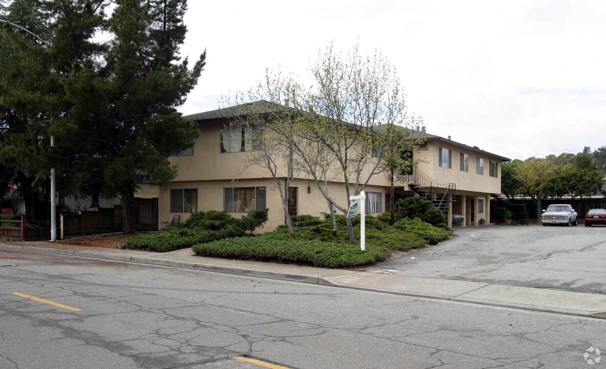 Foto del edificio - 8225 Kelton Dr