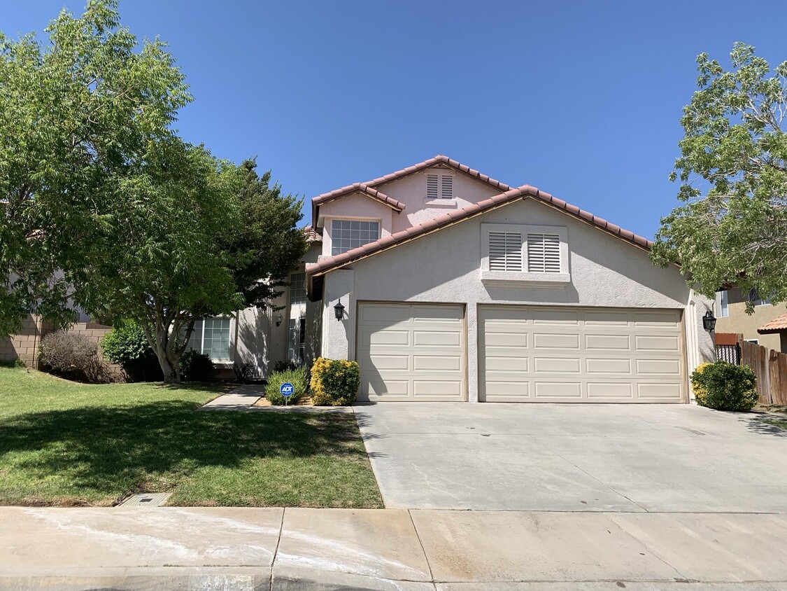 Primary Photo - 3115 Crowne Dr