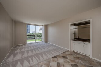 Building Photo - 5100 San Felipe St