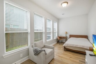 Building Photo - 2007 Kirby Landing Dr