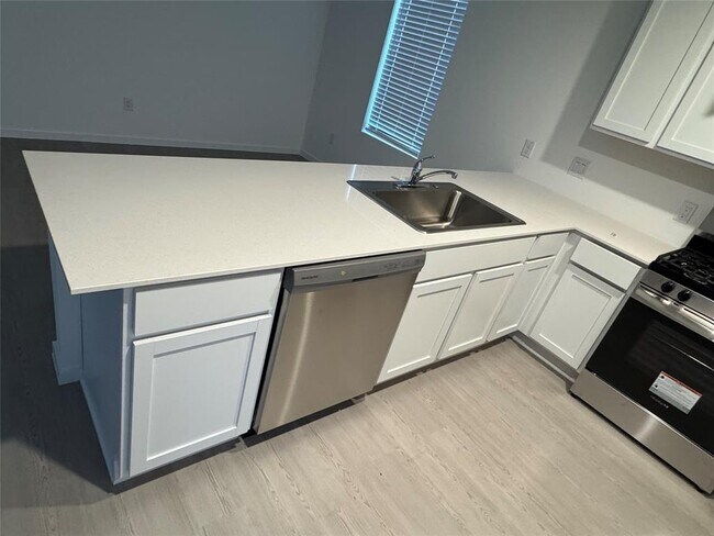 Building Photo - 26706 Feather Reed Dr