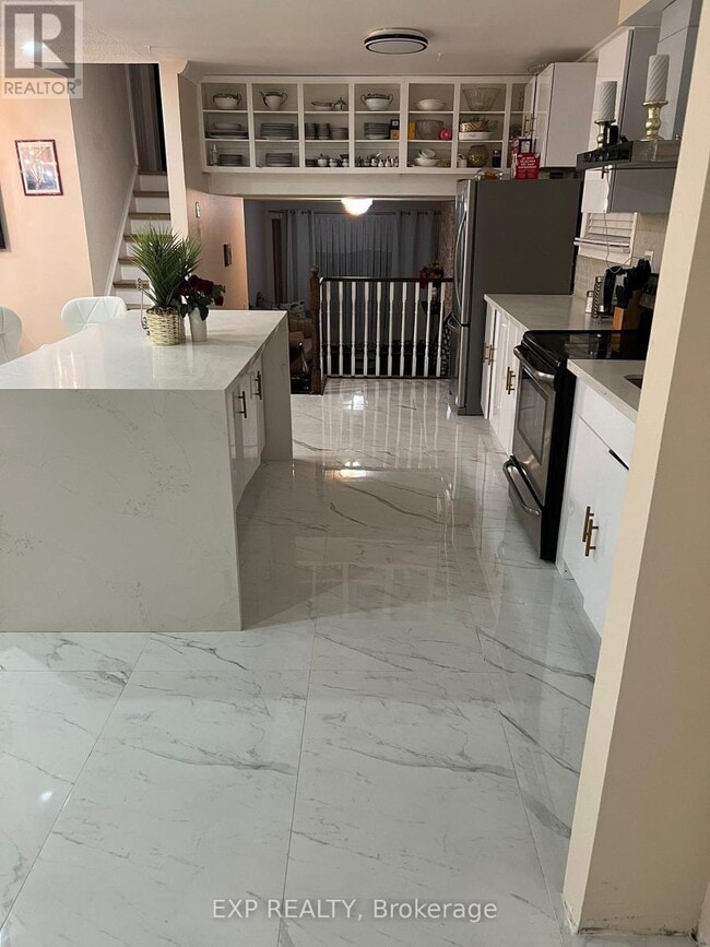 Building Photo - 671 Adelaide Ave E