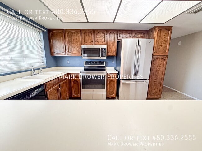 Building Photo - 2315 W El Alba Way