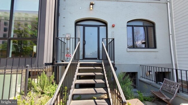 Foto del edificio - 3465 14th St NW