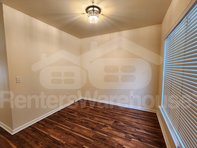 Foto del edificio - 1618 Cove Creek Cir