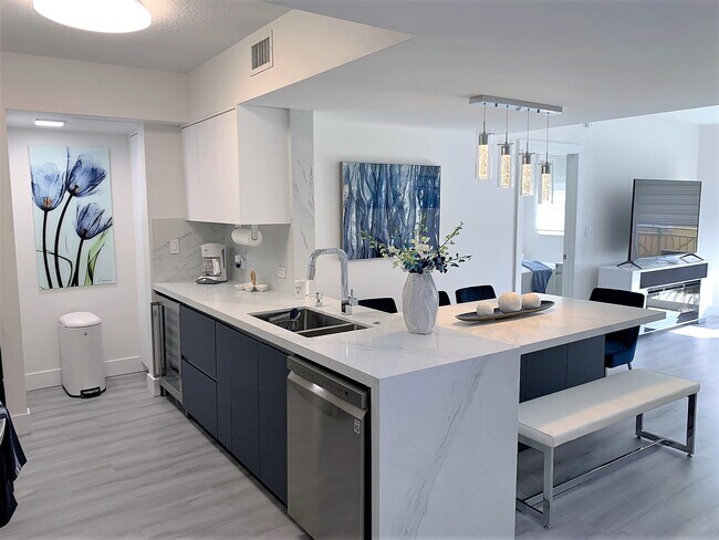 Building Photo - 2080 S Ocean Dr