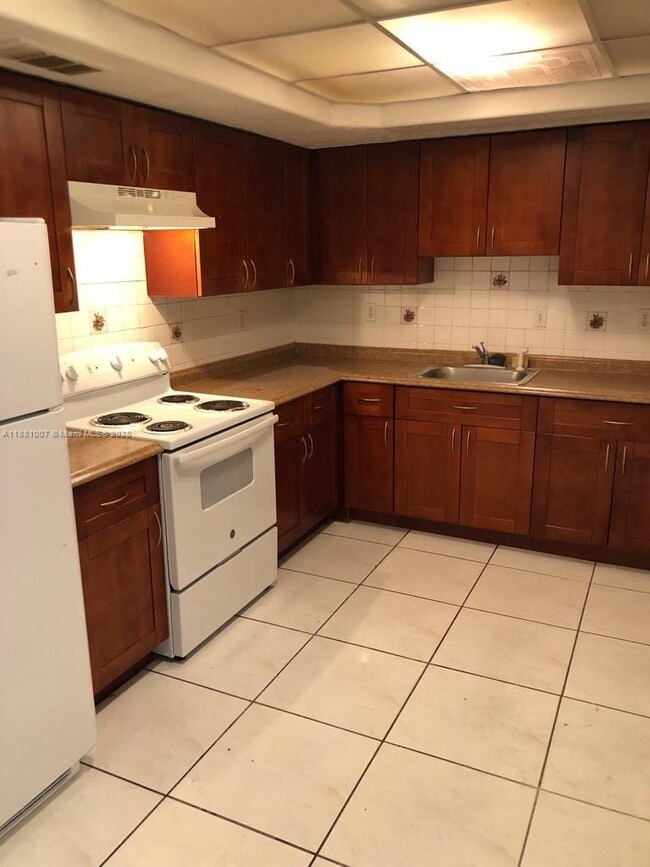 Foto del edificio - 10090 NW 80th Ct