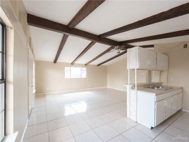 Foto del edificio - 5913 N Main St