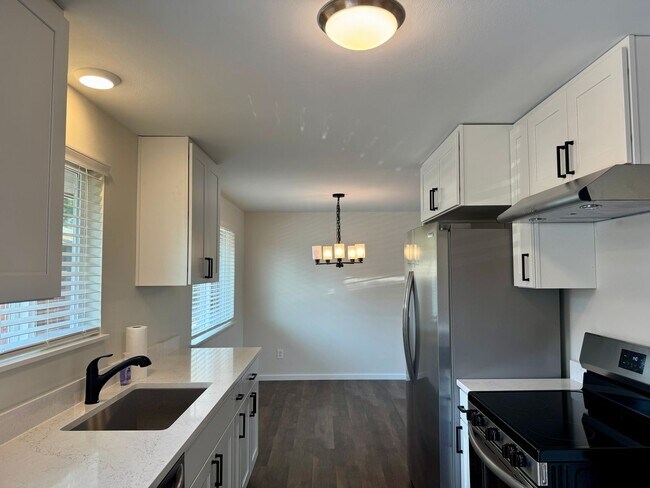 Building Photo - Newley Renovated Four-Bedroom Home