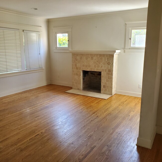 Foto del edificio - 2376 Glendon Ave