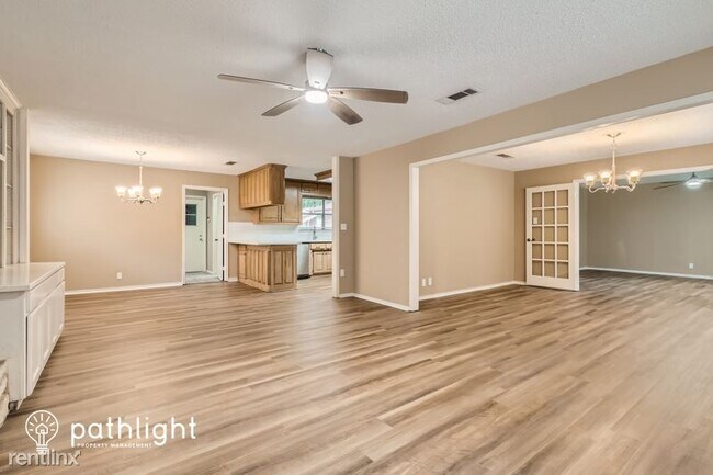 Building Photo - 4 br, 2.5 bath House - 3404 Woodford Drive...