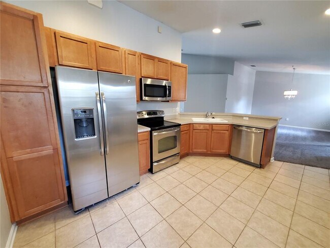 Building Photo - 2215 Kings Palace Dr