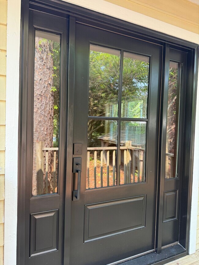 Foto del edificio - 913 Bryan Ave