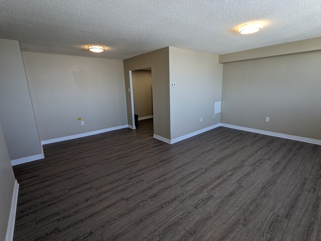 Dining/Living Room - 500 Laurier Av W