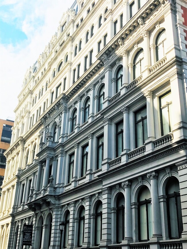 Building Photo - Gorgeous 1-Bedroom Apartment in Center Cit...