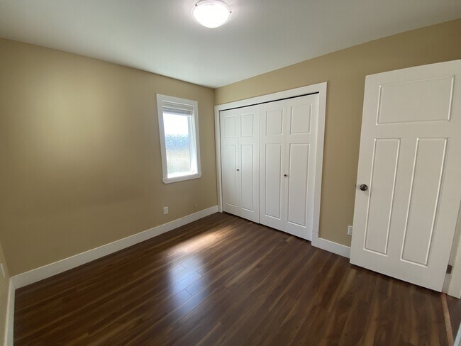 Photo du bâtiment - 498 Menzies Ridge Dr