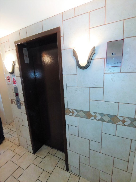 Building Photo - Beautiful Edgewater One Bedroom