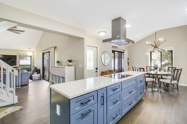 Foto del edificio - 1004 Summerwinds Ln