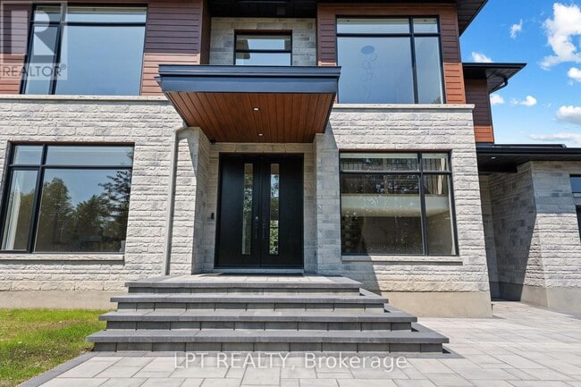 Building Photo - 15 Briggs Ave