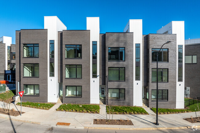 Foto del edificio - Matilda 235 Townhomes