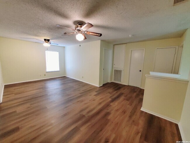 Building Photo - 8219 Sunshine Trail Dr