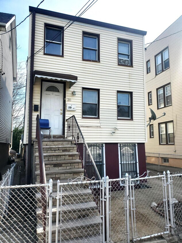 Primary Photo - 20 Long St