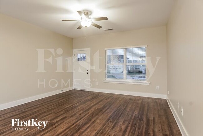 Building Photo - 2745 Village Pl